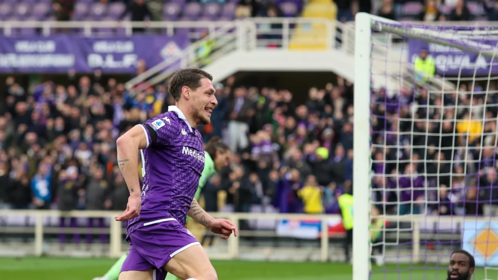 Belotti esulta dopo aver segnato il gol dell'1-0 in Fiorentina-Frosinone
